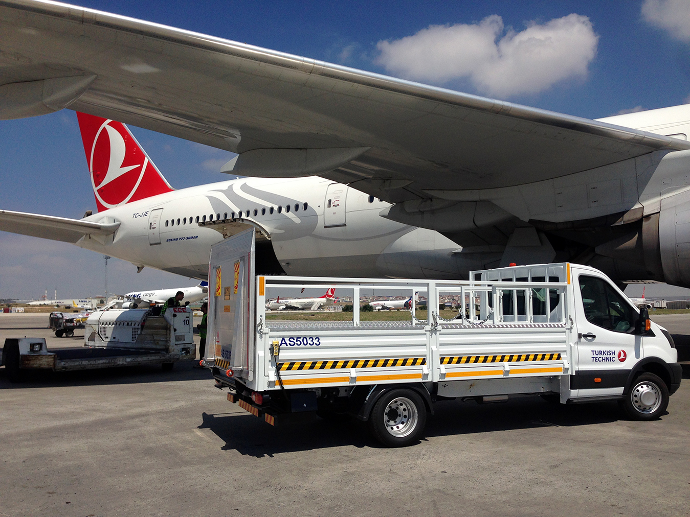 Aircraft Tire Transfer Truck, Maintenance Lifts