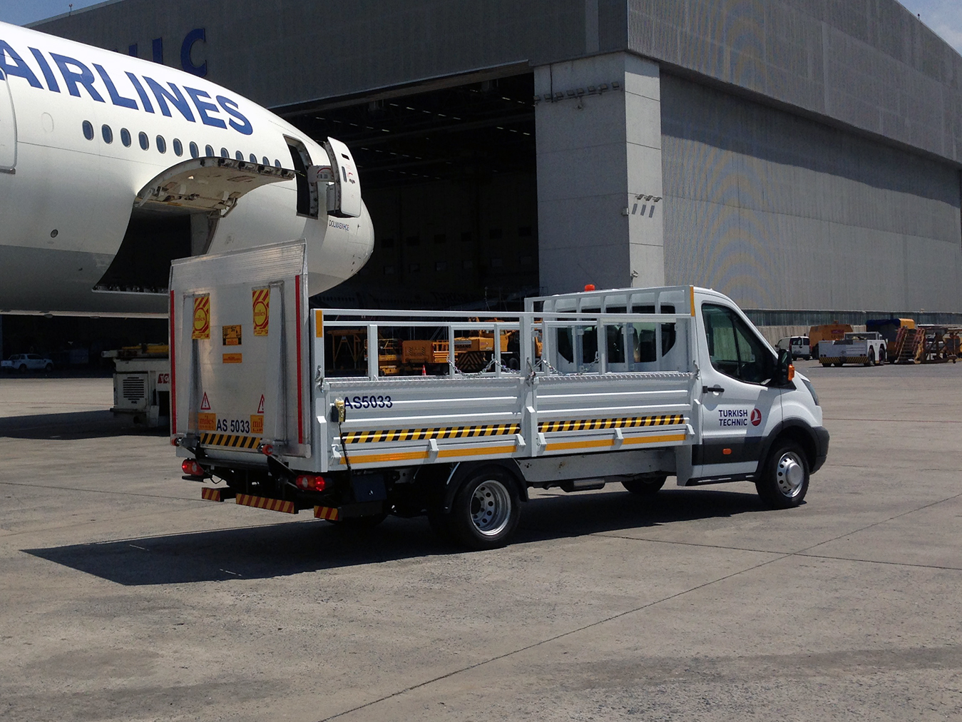 Aircraft Tire Transfer Truck, Maintenance Lifts