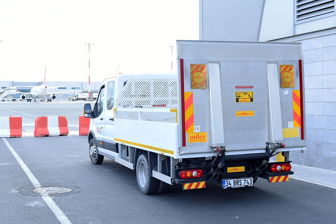 Aircraft Tire Transfer Truck, Maintenance Lifts