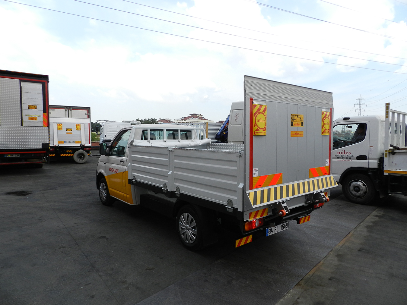 Aircraft Tire Transfer Truck, Maintenance Lifts